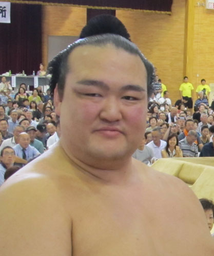 Primera derrota del Ozeki Kisenosato que comprime la situación en la cabeza de este Haru Basho (Foto: Sumoforum.net)