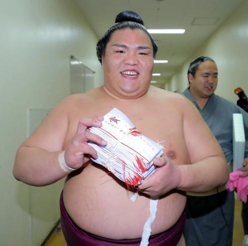 Nueva victoria de Mitakeumi ante un Yokozuna (Foto: SumoForum.net)
