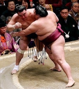 Ayer fue Mitakeumi y hoy Shohozan. Lo cierto es que Harumafuji acumula ya dos derrotas en el Hatsu Basho (Foto: SumoForum.net)