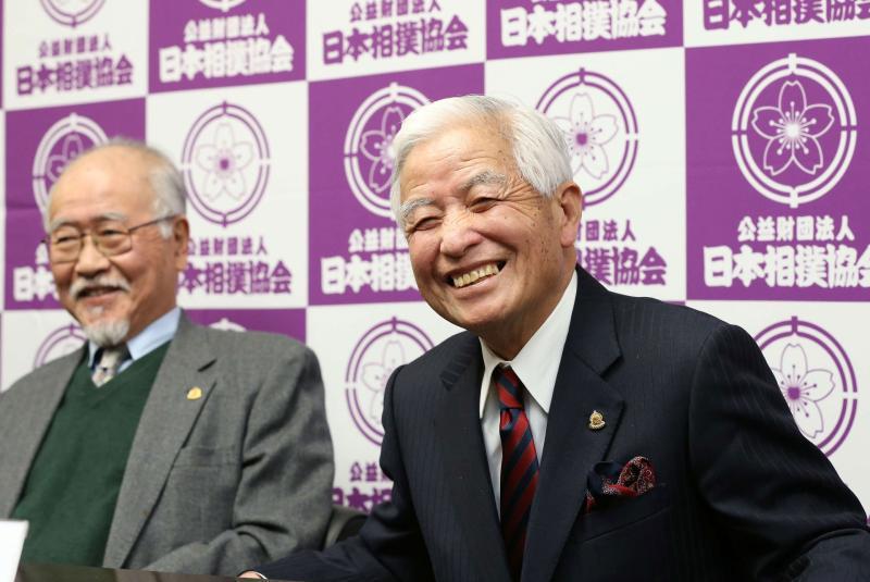 Relevo en la dirección del Comité para la Deliberación de Yokozuna (Foto: SumoForum.net)