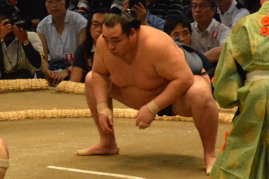 El Ozeki Kakuryu sufrió su primera derrota del torneo 