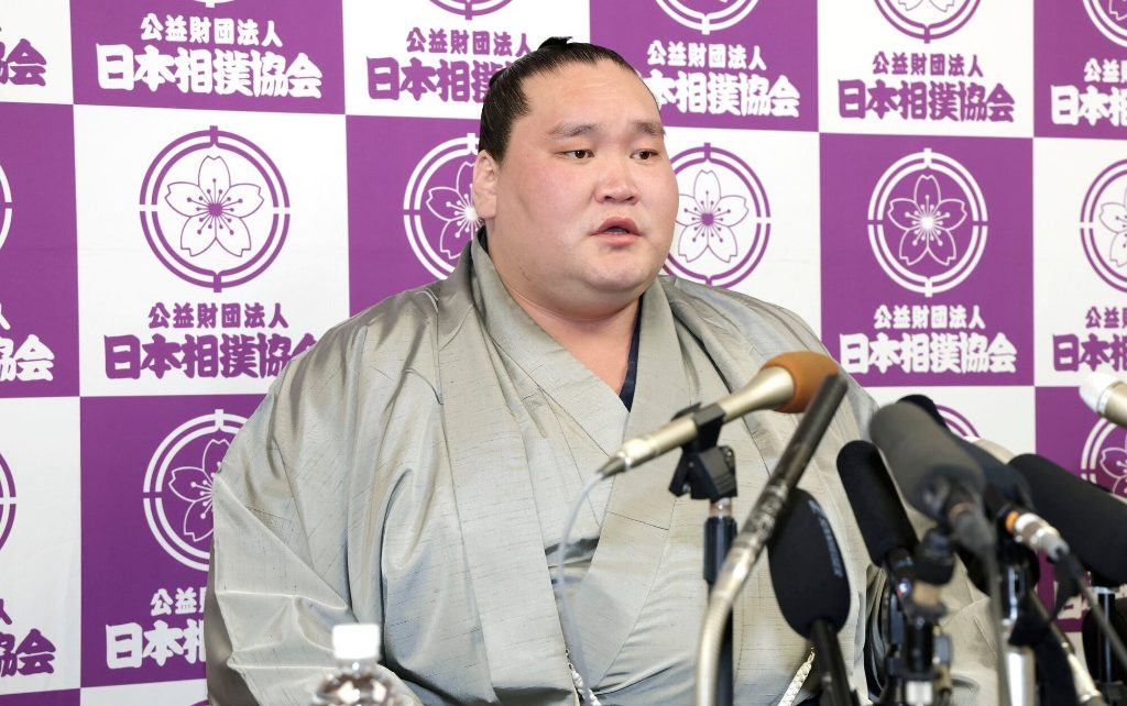 Yokozuna Terunofuji intai